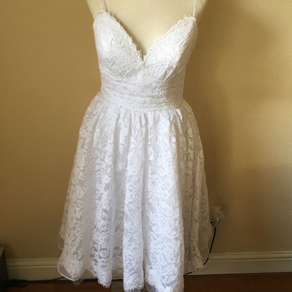 White Sleeveless Sweetheart Midi Dress